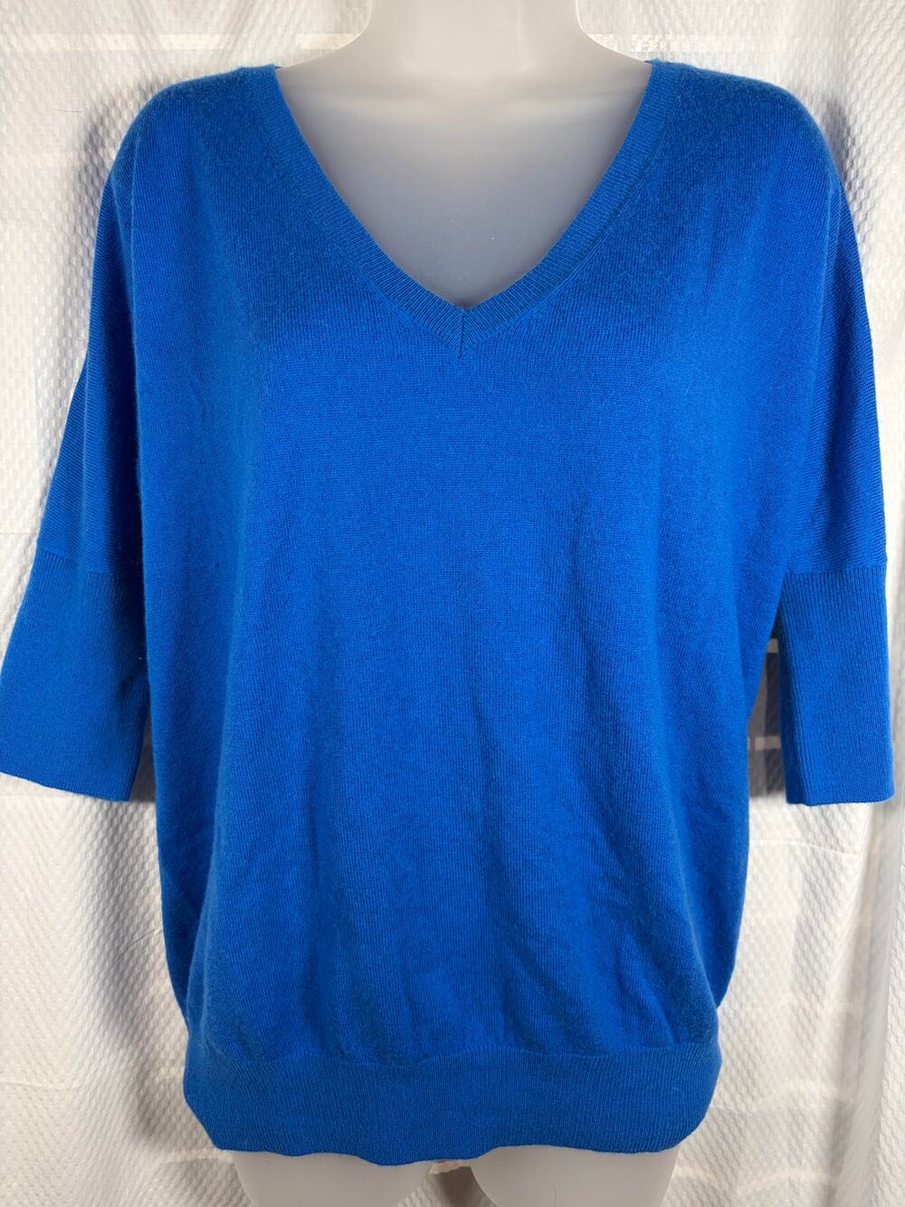 Women's Gap Blue VNeck Shortsleeved Pullover M EUC